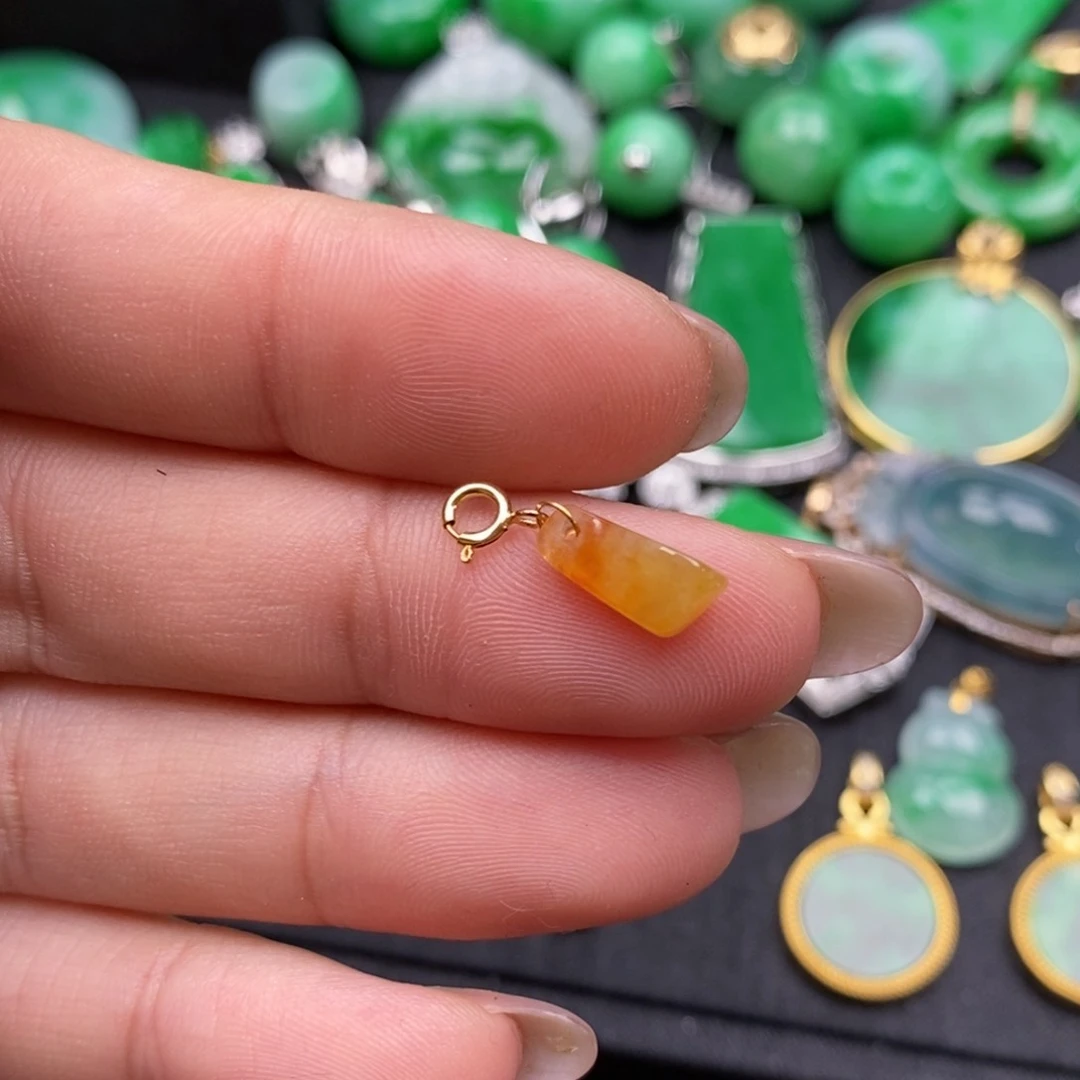 翡翠颈饰18K金镶嵌翡翠