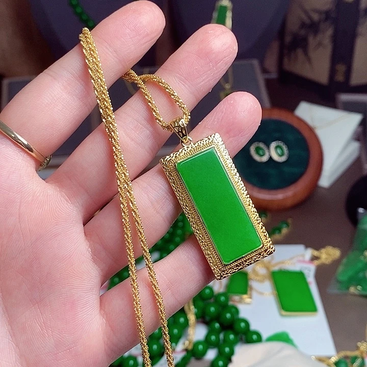 翡翠18K金镶嵌吊坠(赠链)16