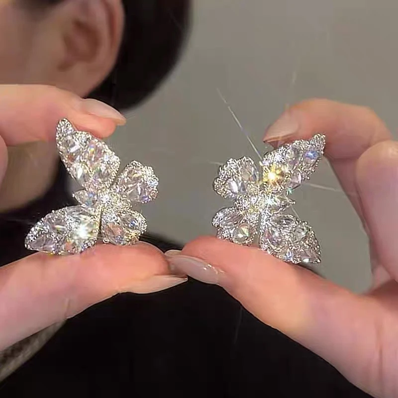 合金耳饰 满钻蝴蝶耳钉爆闪时尚精致气质设计感百搭高级新款女