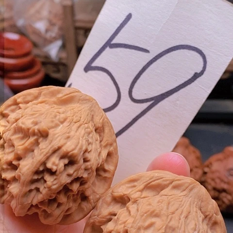 吊坠桃核45➕全品红狮子51克