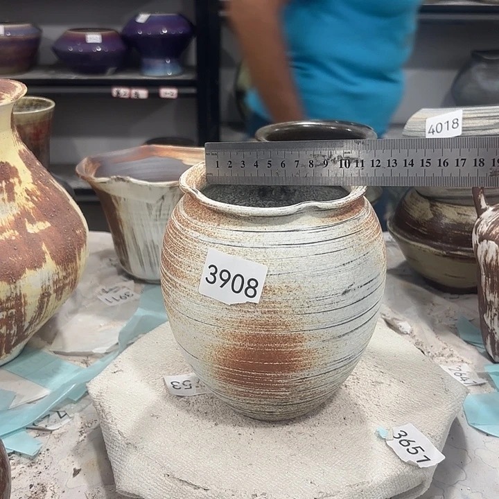 摆件高17，口10，有孔，瑕疵处理3908