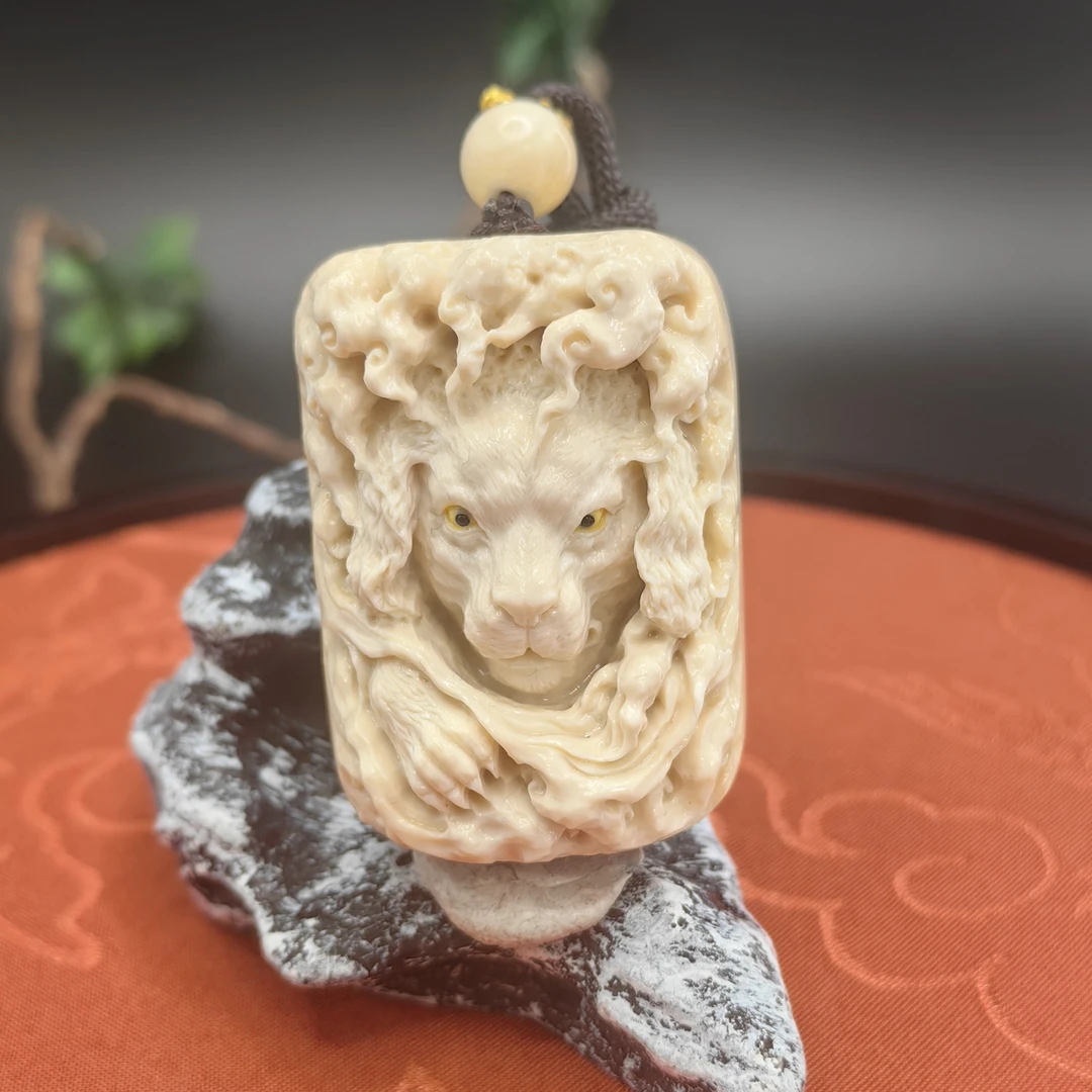 天然猛犸牙红皮冰料精工手雕十二生肖-狗