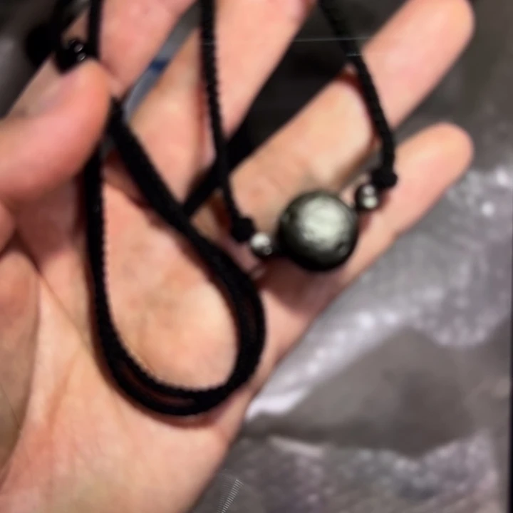 泽***,黑曜岩未镶嵌珠宝奇石