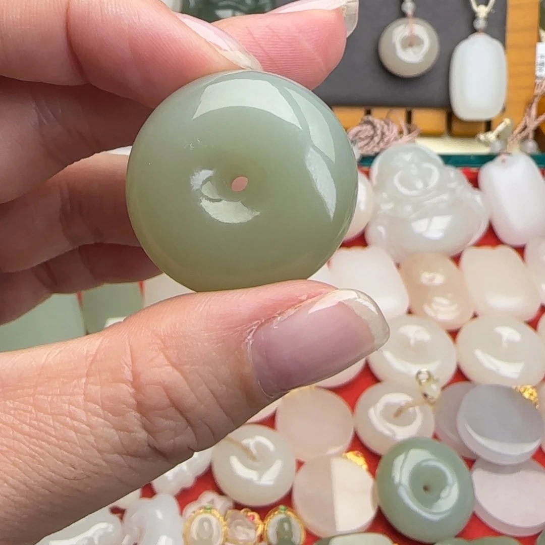 和田玉未镶嵌颈饰小*