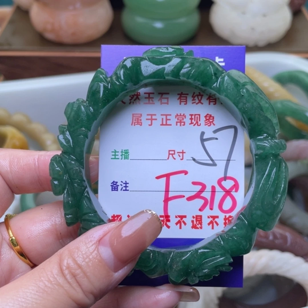 【闪购商品】未镶嵌手镯（圆镯）石英质玉
