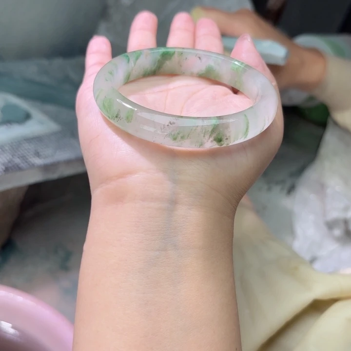 A***机未镶嵌手镯石英质玉（非洲翠）定制