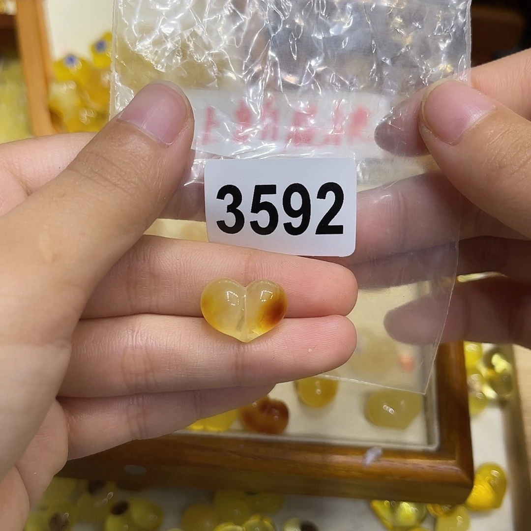 X***果琥珀未镶嵌珠宝奇石