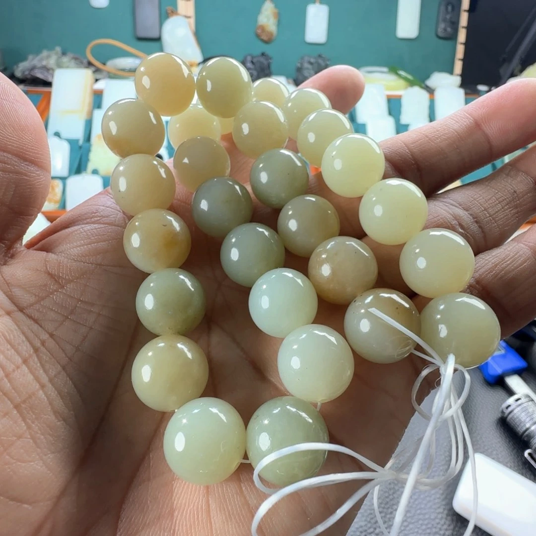 和田玉挂件未镶嵌有*人