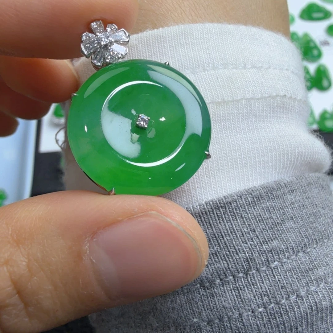 颈饰未镶嵌翡翠平安扣