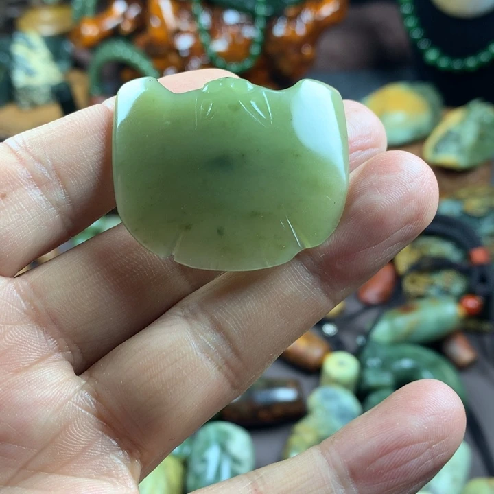 岫岩河磨玉（透闪石质玉）吊坠未镶嵌蝈*