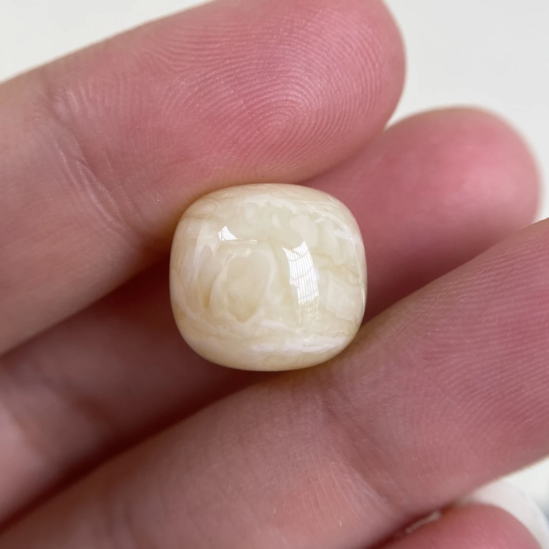 蜜蜡千层老型配14.0×13.0mm，清货不退，细微几点小坑眼点，介意勿拍