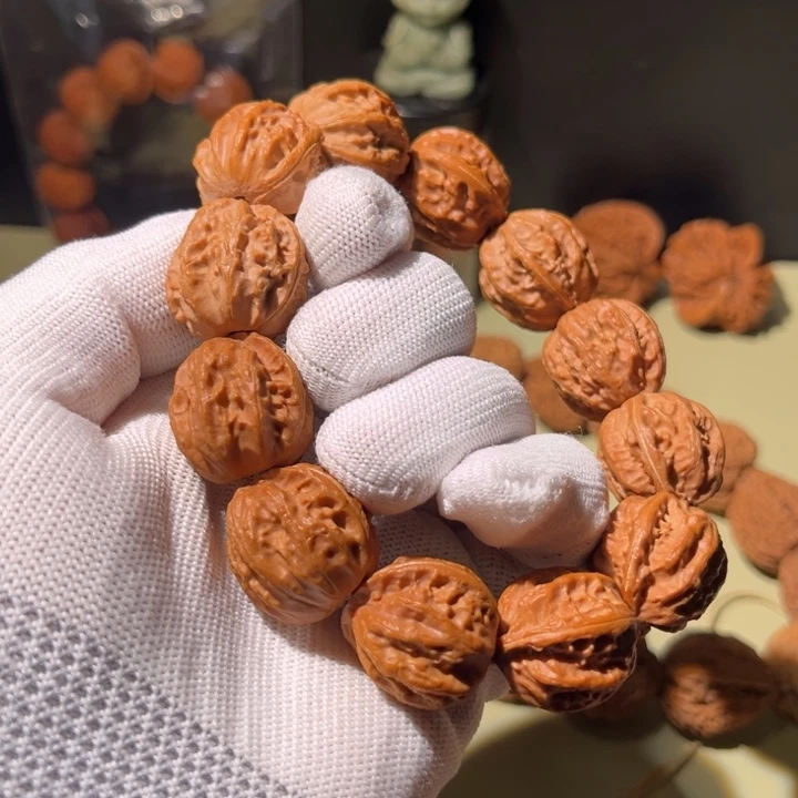 手串文玩核桃…………38