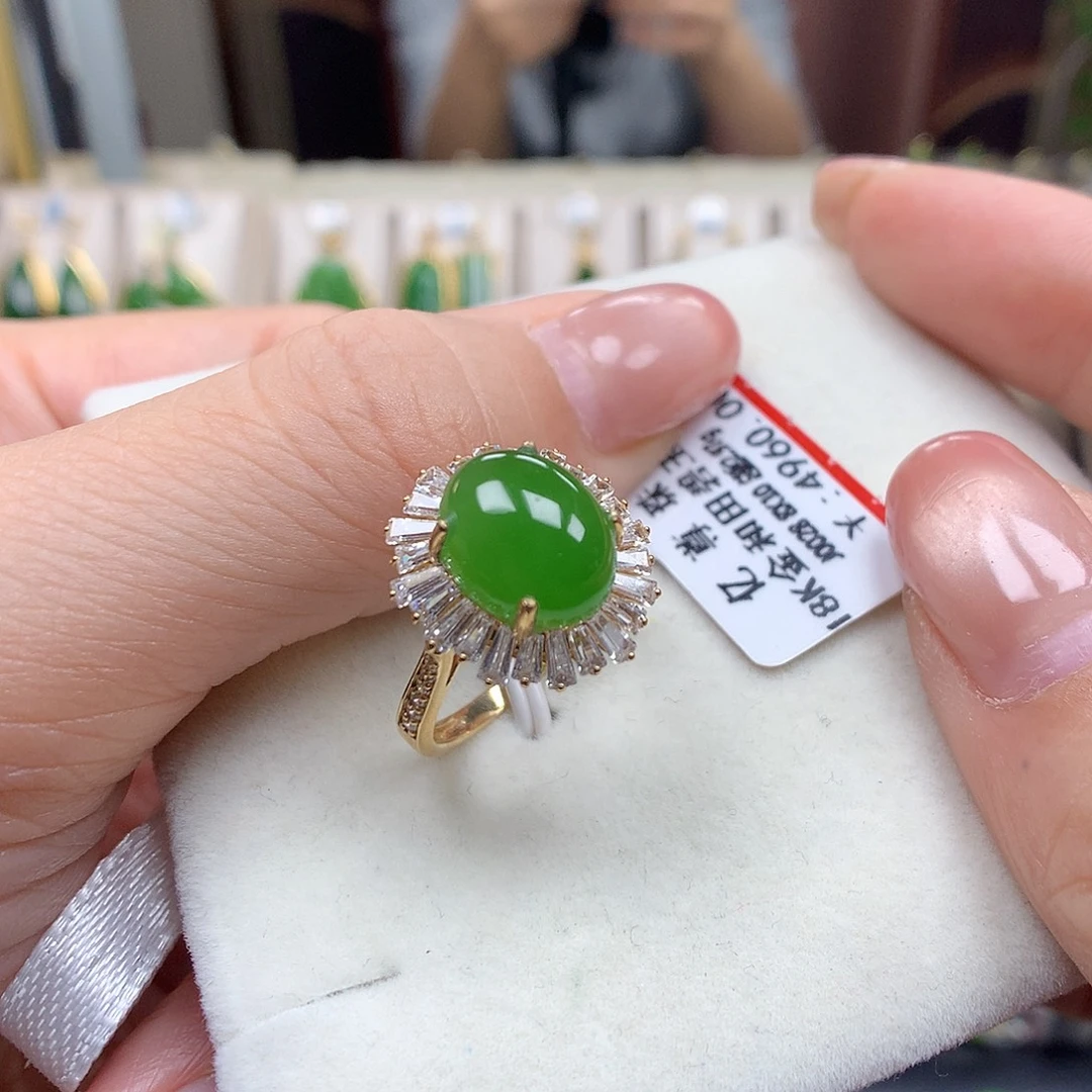 18K金镶嵌戒指和田玉80