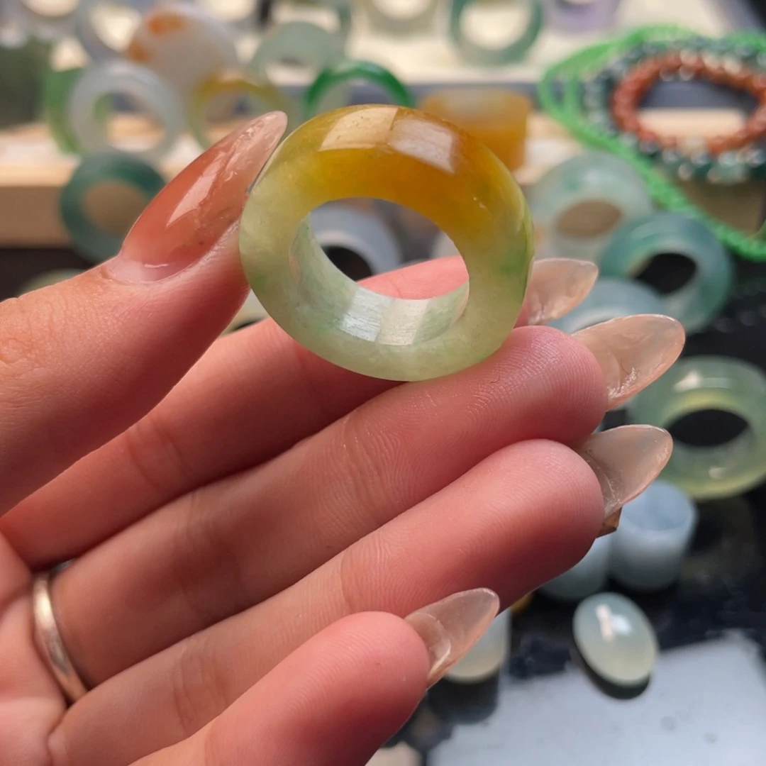 未镶嵌定制翡翠黄加绿