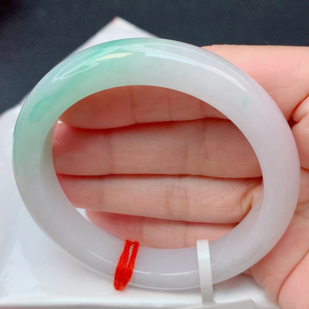 翡翠未镶嵌手镯54.7圈 细糯化白底青窄条完整推荐