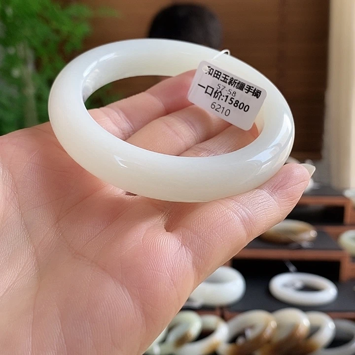 未镶嵌手镯和田玉6210