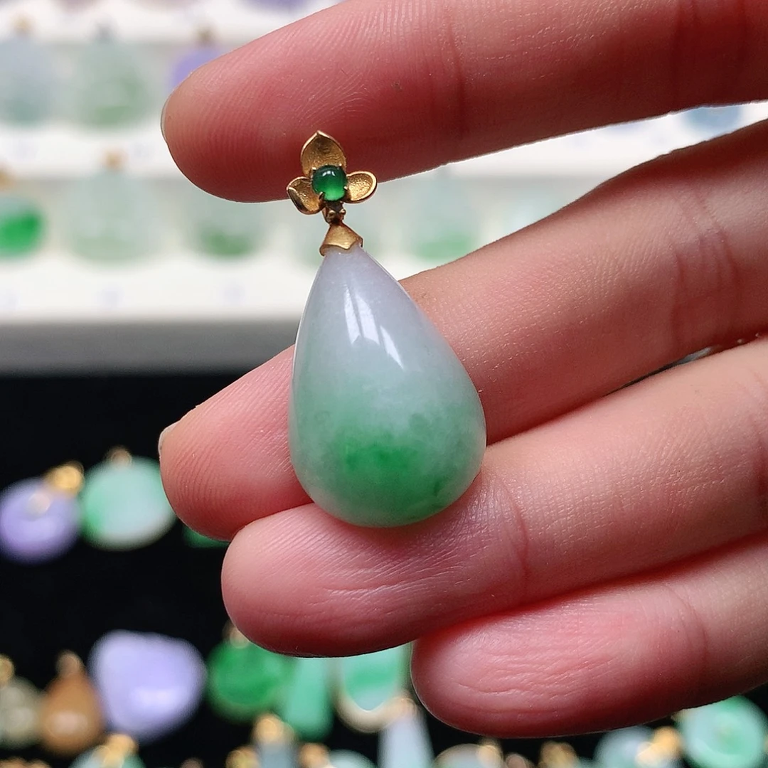 颈饰18K金镶嵌翡翠翡翠吊坠