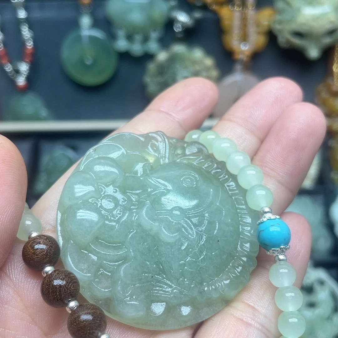 蛇纹石玉未镶嵌颈饰