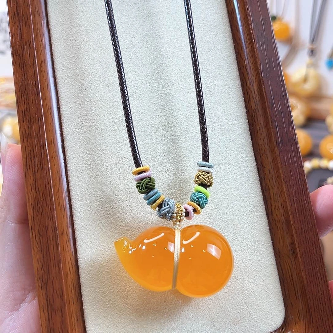 未镶嵌颈饰蜜蜡芬达汽水葫芦！焦皮货头料子鸡油红蜜蜡吊坠