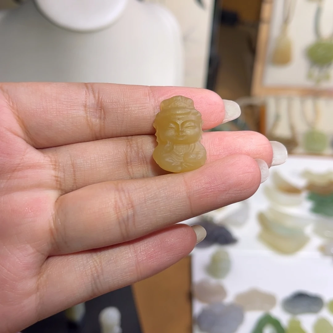 奶***饼和田玉未镶嵌颈饰