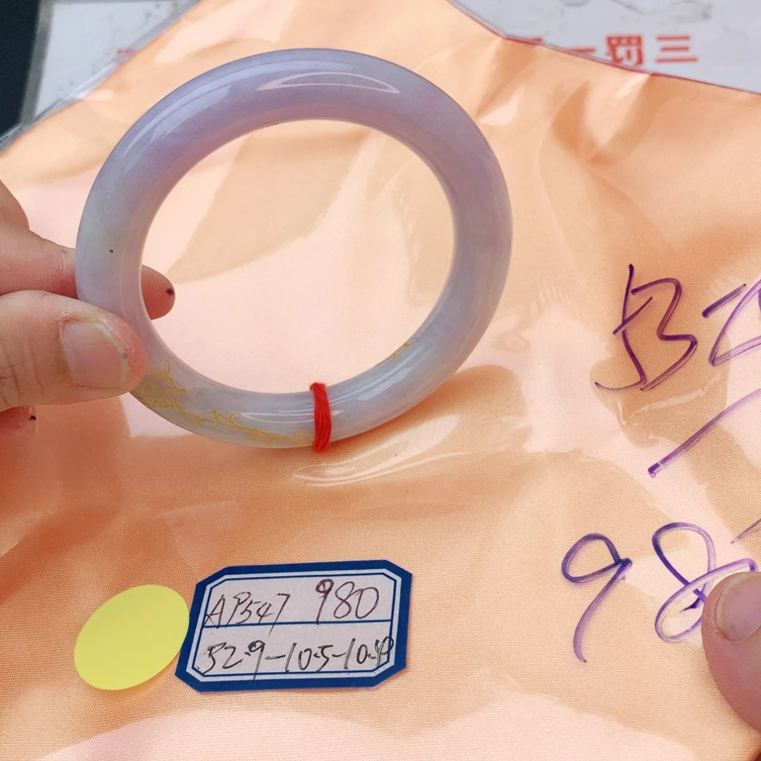 翡翠手镯未镶嵌翡翠