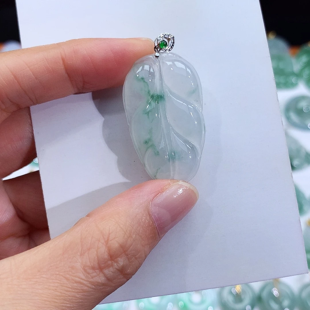 翡翠18K金镶嵌颈饰翡翠吊坠