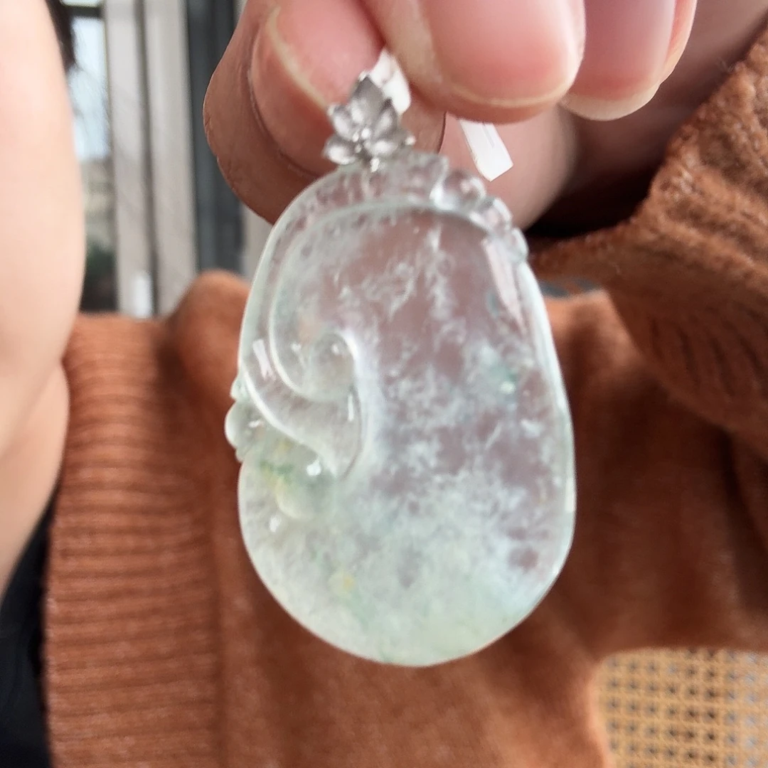 翡翠未镶嵌颈饰冰如意