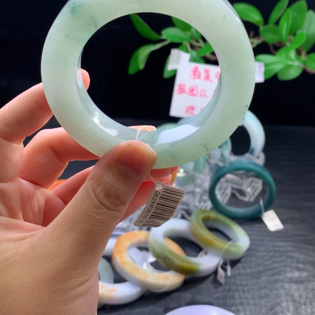 定制翡翠未镶嵌手镯
