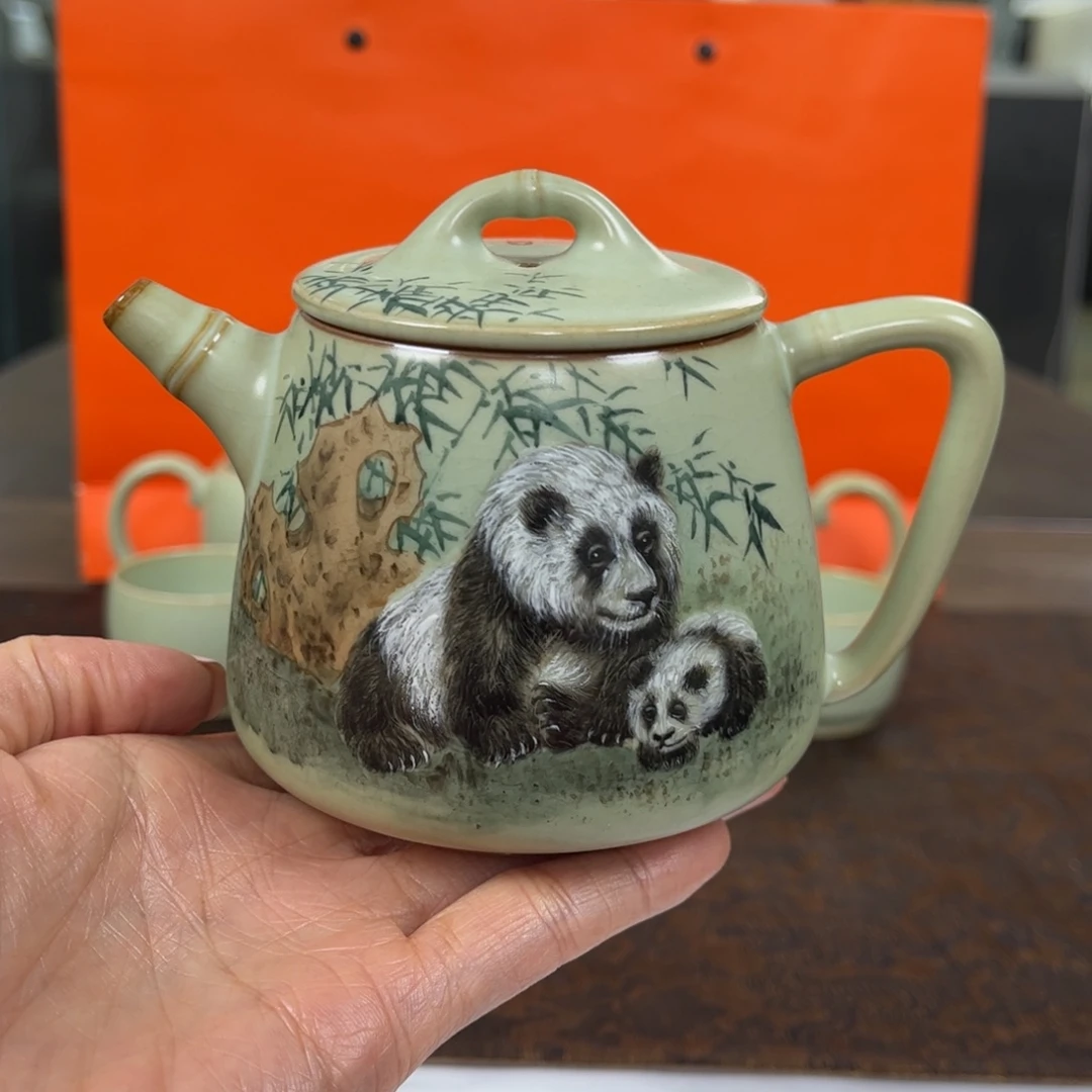 青澹墨雅茶壶彩绘