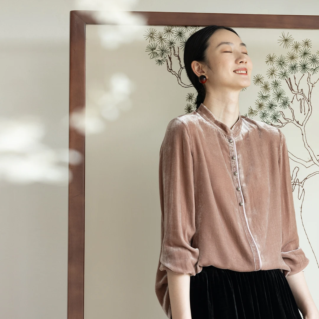 牧衣游原创 丝绒净色衬衫女秋季新款光泽感气质宽松百搭开衫 喜番