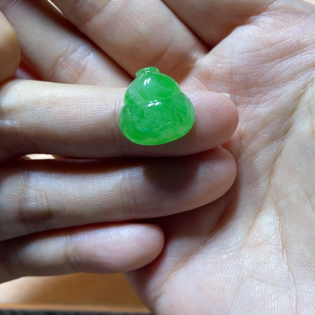 翡翠未镶嵌颈饰葫芦