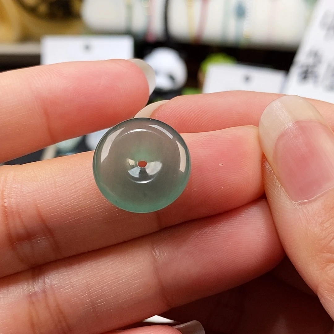 翡翠未镶嵌颈饰冰种平安扣