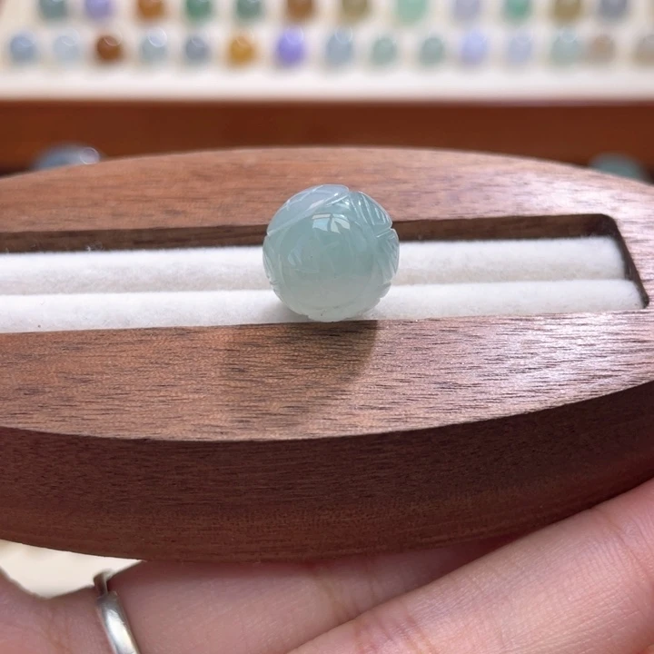 散珠翡翠雕刻飘花圆珠卡12.8mm