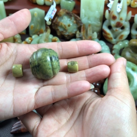 吊坠(赠链)未镶嵌岫岩河磨玉（透闪石质玉）