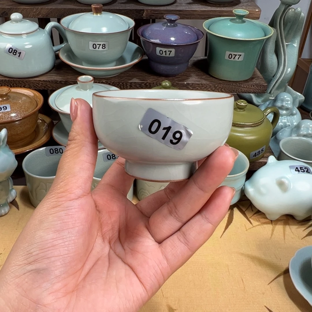 陶微瑕月白罗汉杯。  100cc