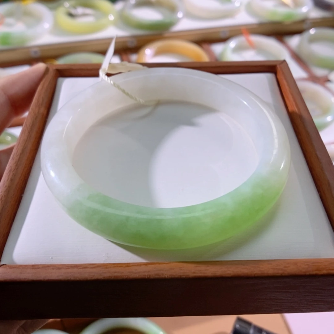 【闪购商品】未镶嵌手镯和田玉（翠青玉）