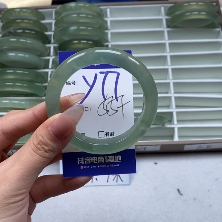 蛇纹石玉手镯未镶嵌脆*鲨