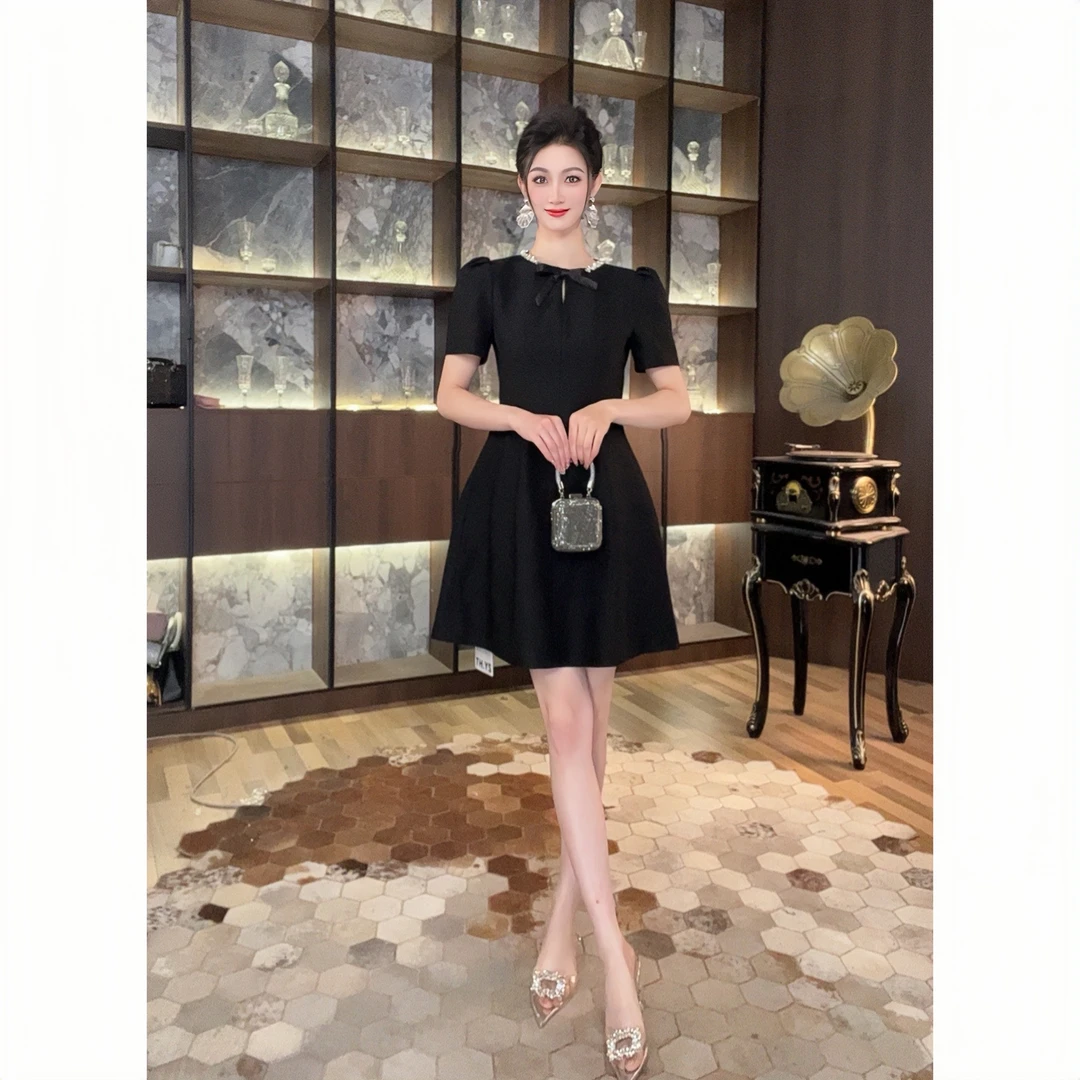 9008显瘦气质小个子小黑裙夏季法式收腰赫本风修身小众名媛连衣裙