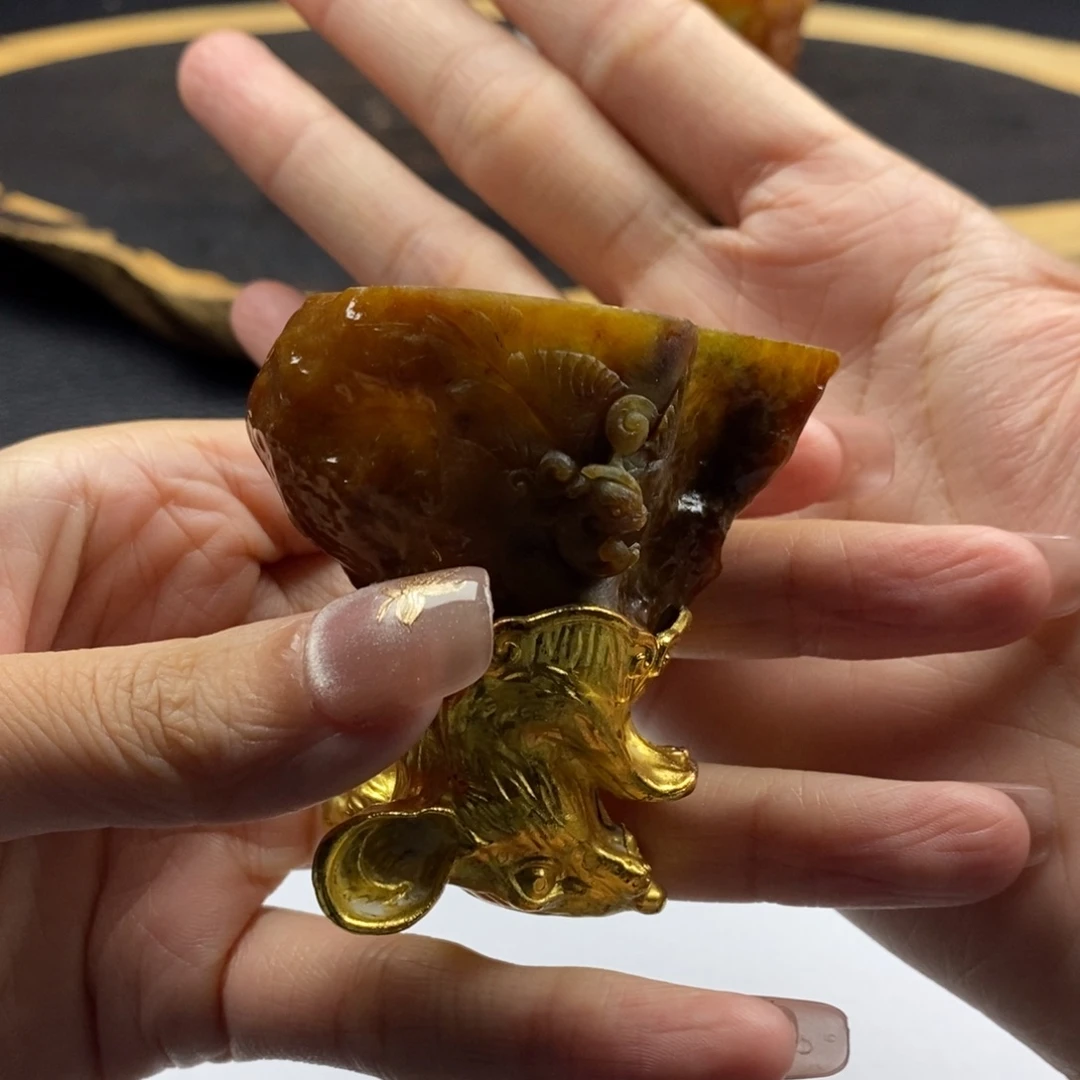 磕***碜定制翡翠未镶嵌茶杯