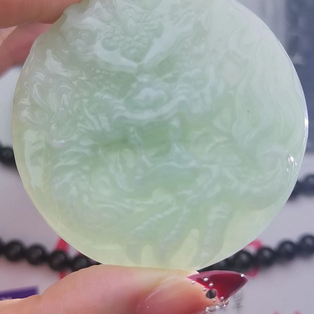 翡翠颈饰未镶嵌天然的A货翡翠