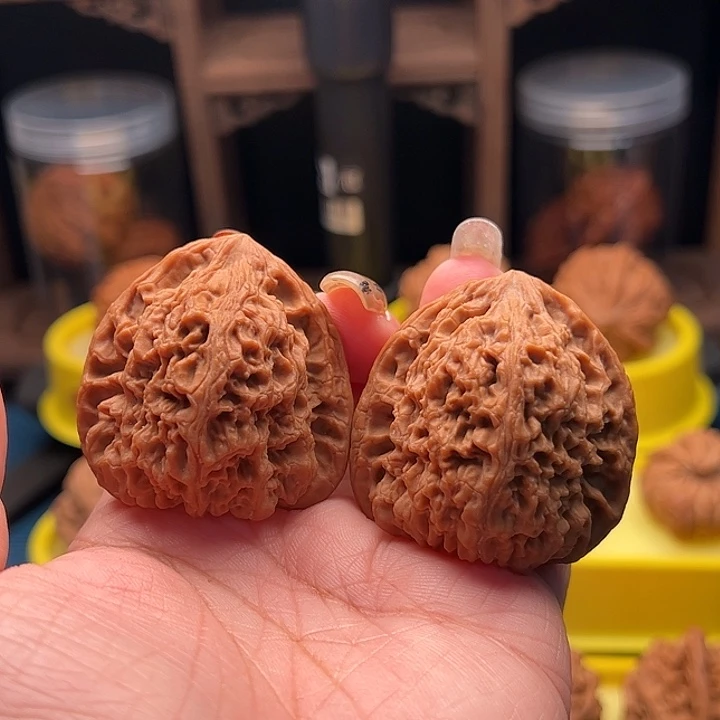 文玩核桃吊坠三角南疆 全品