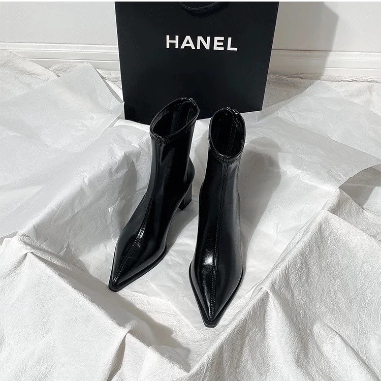 尖头短靴女2025年秋冬新款黑色气质高跟短靴漆面单靴粗跟瘦瘦靴子