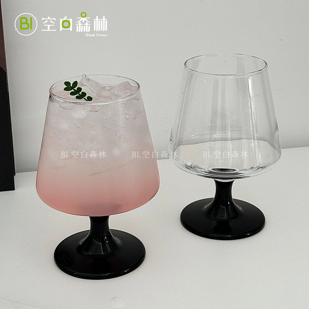 黑色高脚玻璃杯家用高级感女生果汁气泡水杯微醺调酒鸡尾酒杯子