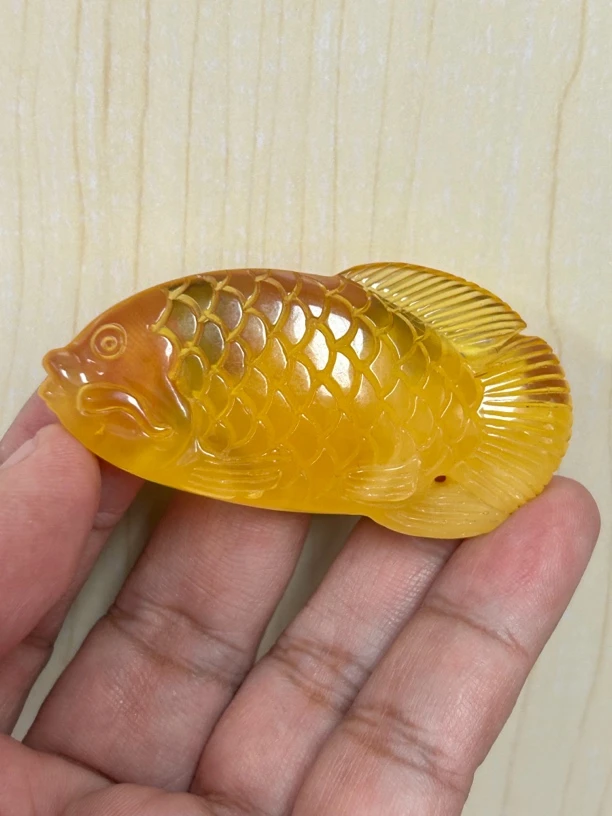 琥珀蜜蜡俄料蜜糖红雕刻件12克