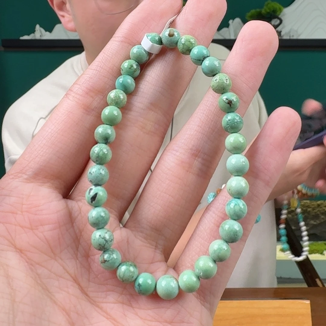 涓***菜绿松石未镶嵌珠宝奇石