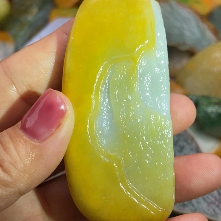 翡翠未镶嵌颈饰缅甸
