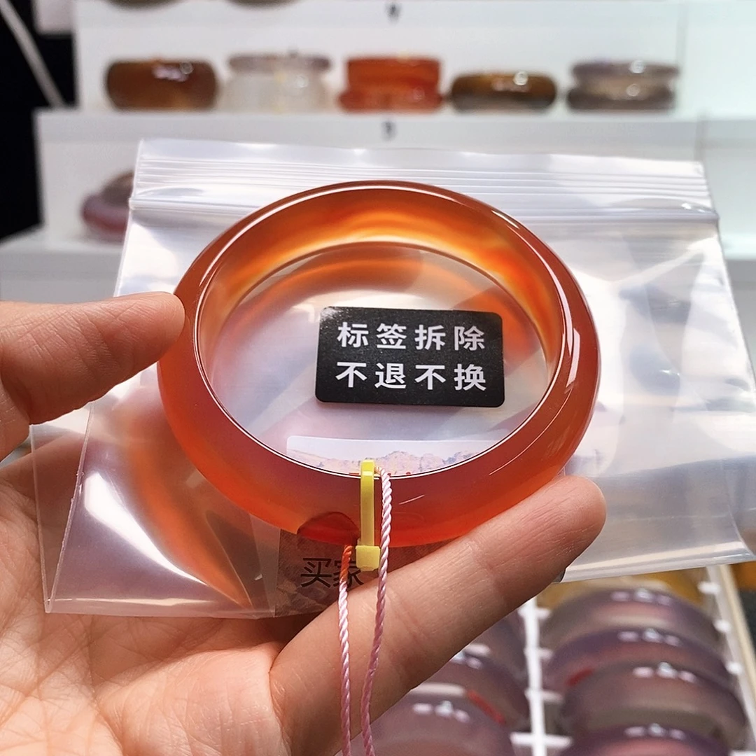 春***时玛瑙/玉髓未镶嵌手镯有俏色