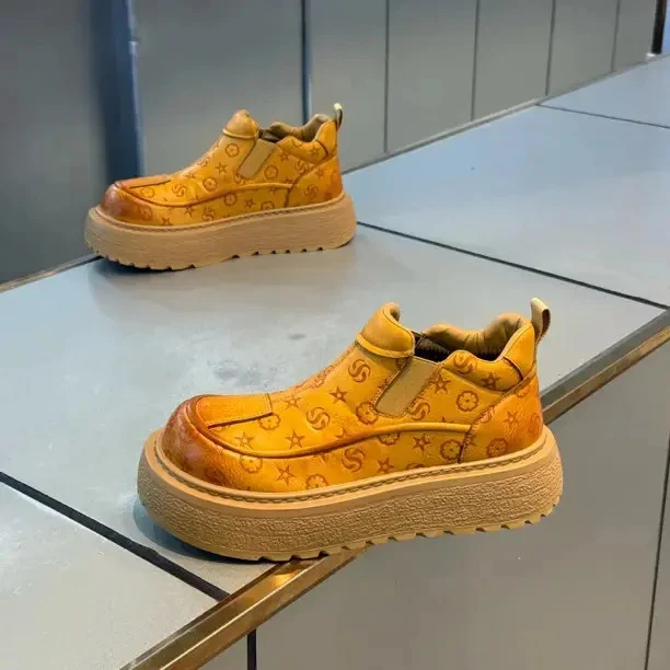 2025冬季新款厚底低帮休闲鞋防滑百搭潮流英伦风时尚舒适保暖板鞋