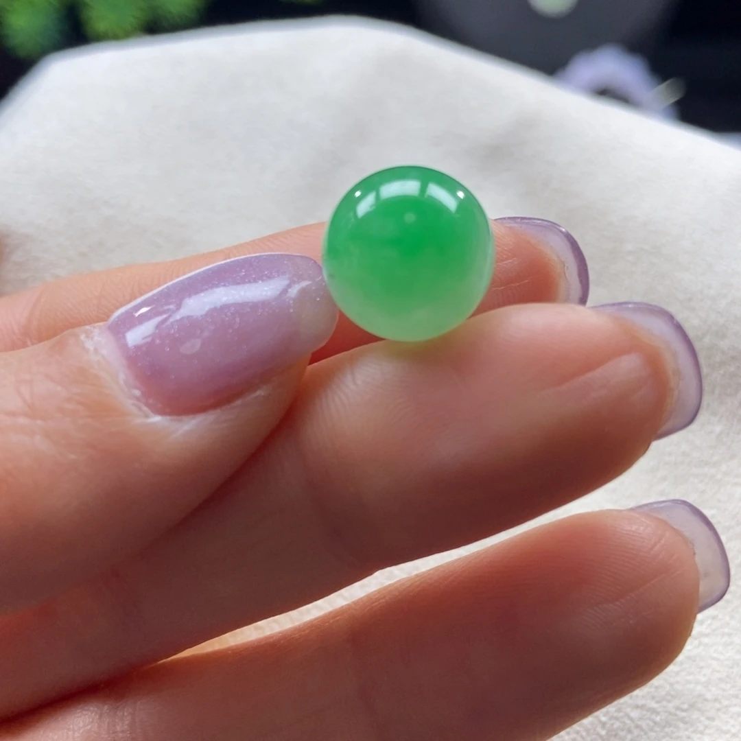 翡翠颈饰未镶嵌阳绿圆珠12.2mm