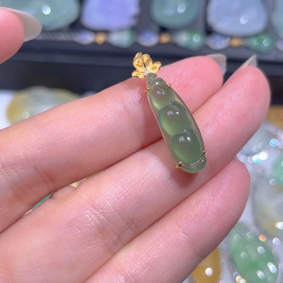 颈饰18K金镶嵌翡翠翡翠